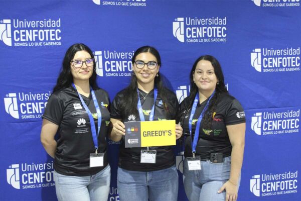 • El equipo 'Greedy’s' de CENFOTEC, conformado por tres estudiantes, fue el único grupo íntegramente femenino que compitió en el desafío de programación más importante de Centroamérica.